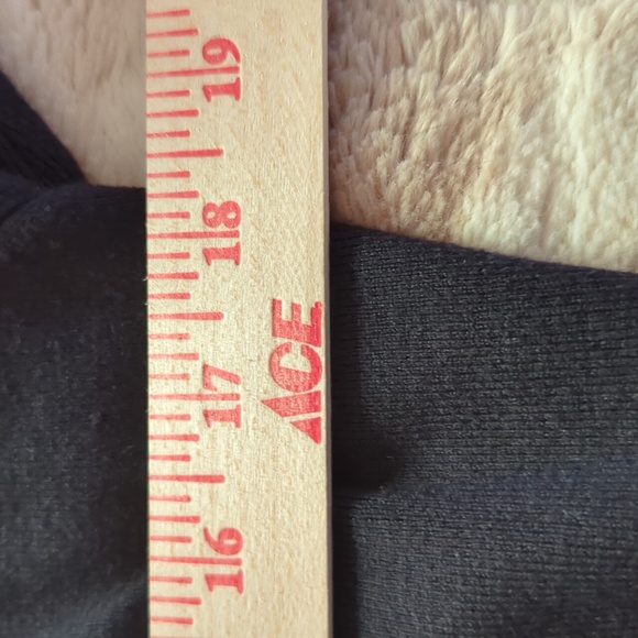 Feminine and Elegant: Vintage Silk Flower Embroidery Black Cardigan - Picture 5 of 6